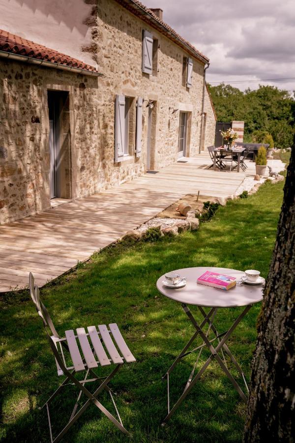 Proche Puydufou - Maison La Rouliere *